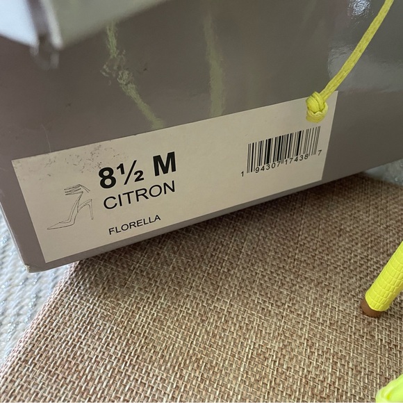 JLO Neon Green Shoes 8.5, Citron Florella Jennifer Lopez, ankle tie high heels - Picture 3 of 8